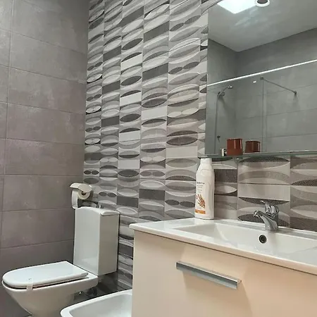 Beach, Shopping A Few Meters Away Апартаменти